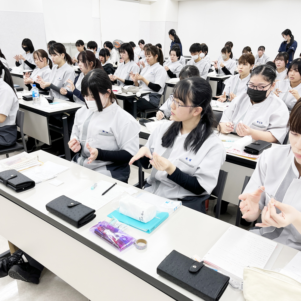 実習器具の確認と、耳掃除用の綿棒作り♪